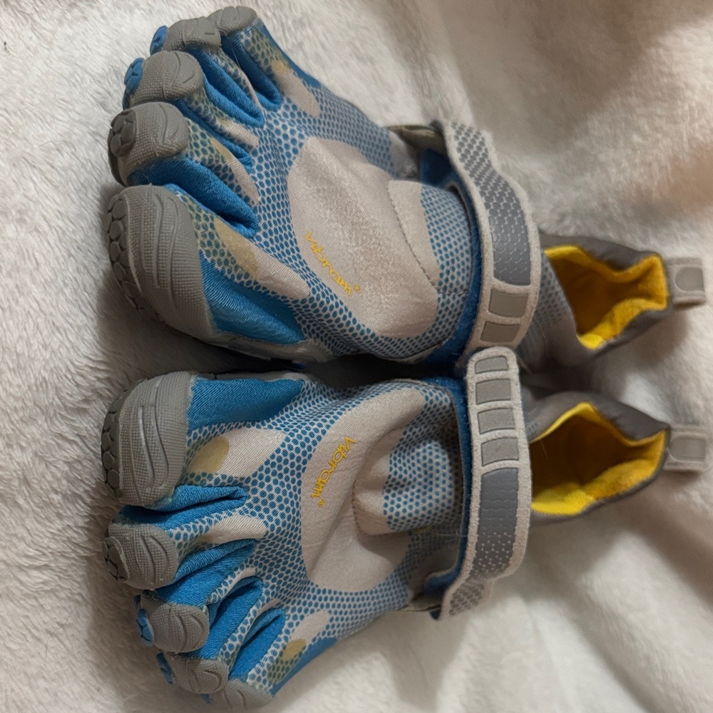 Vibram FiveFingers Blue and Gray Toe Footwear
